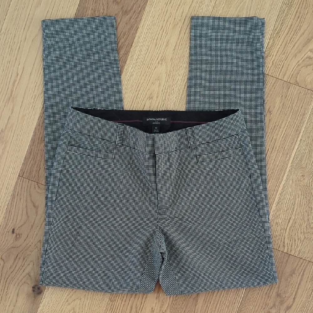 Banana Republic Women's Black and White Checkered Cropped Pants